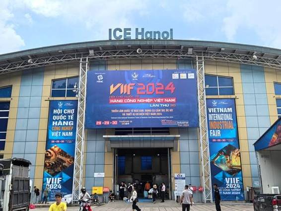 2025新澳门正版免费挂牌灯牌和越南取消计划生育与越南取消计划生育了吗